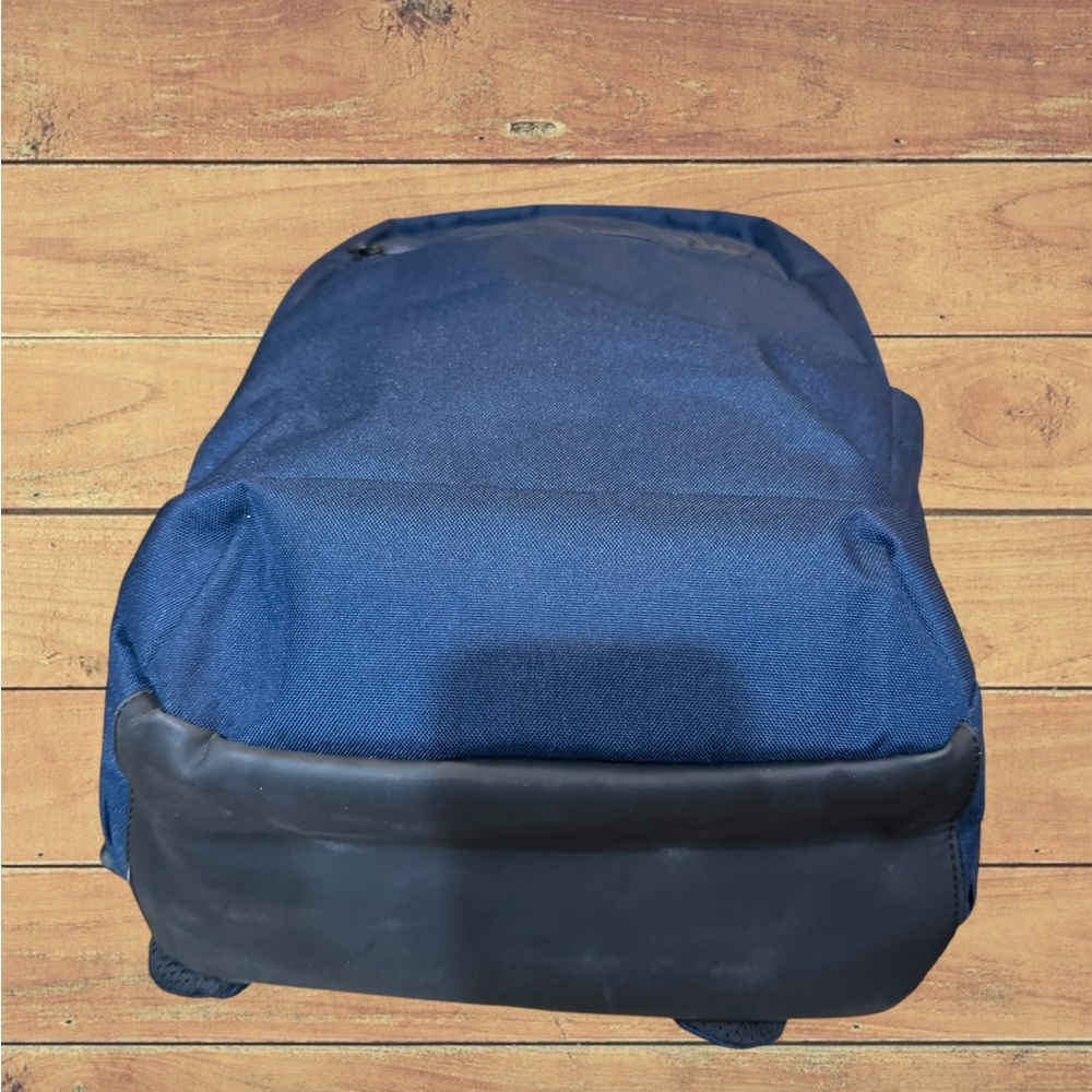 TravisMathew Approach Backpack In River Blue Navy, Like New - Picture 6 of 11
